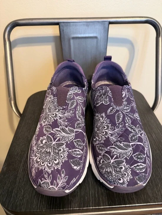 Vera Bradley VB Cloud 2-Mile Slip On Sneakers Flirty Floral Purple Comfort Sz 8 - Picture 2 of 9